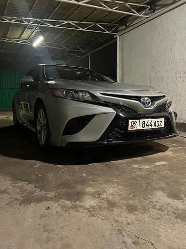 prius v: Toyota Camry: 2019 г., Гибрид, Седан — 2