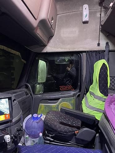 10 r20: Тягач, Volvo, 2005 г., Без прицепа — 7