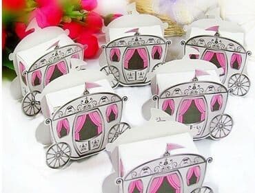 Продаются бонбоньерки в виде кареты 
Новые.
Цена 1 коробочки - 20 сом