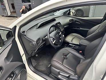 start: Toyota Prius: 2018 г., 1.8 л, Вариатор, Гибрид, Лифтбек — 5