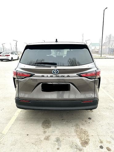 семи местный: Toyota Sienna: 2021 г., 2.5 л, Гибрид, Минивэн — 6