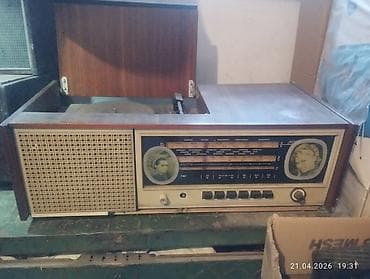 Продам радиолу с проигрывателем и видеомагнитофон На запчасти, всё как