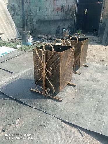 Уход и хранение одежды: Металлическая урна для мусора с ковкой - Корпус: стальной — 3