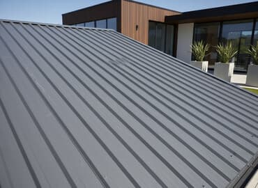 Профилированный металлический лист серого цвета с равномерными at lalafo.kg Профилированный металлический лист серого цвета с равномерными