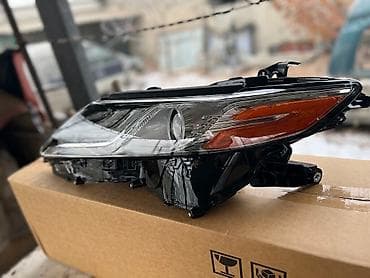7075: Комплект передних фар Toyota 2018 г., Новый, Аналог — 6