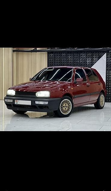 Volkswagen Golf: 1996 г., 1.6 л, Механика, Бензин, Хэтчбэк