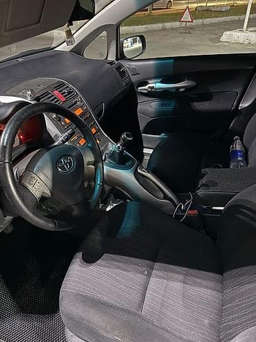 nardo grey: Toyota Auris: 2008 г., 1.6 л, Механика, Бензин, Хэтчбэк — 9
