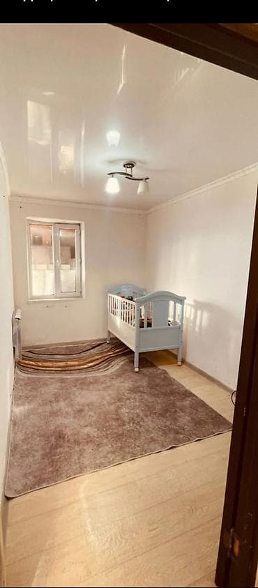 3 микрорайоне: 60 м², 3 комнаты, Забор, огорожен — 2