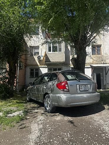 5: Kia Rio: 2003 г., Хэтчбэк — 3