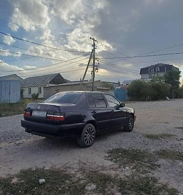 Унаа сатуу: Volkswagen Vento: 1996 г., 1.8 л, Кол менен иштөөчү, Бензин, Седан — 2