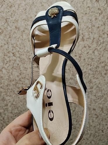 обувь на танкетке: Женские сандалии на невысокой танкетке.Натуральная кожа 100% — 6