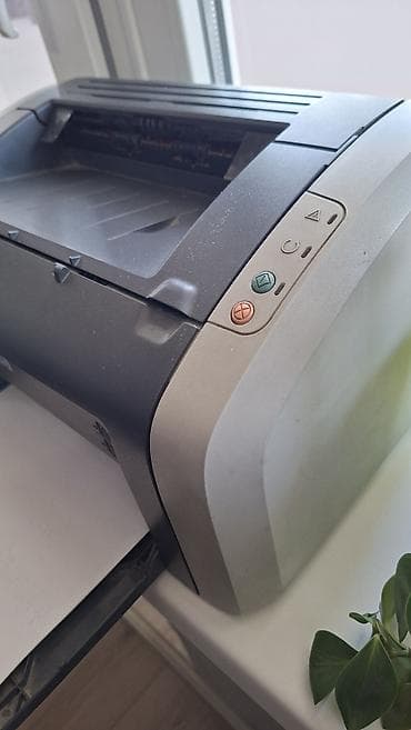Техника и электроника: Принтер НР LaserJet 1010 В отличном состоянии. Стоял дома. Картридж — 3