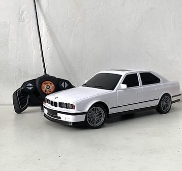 подвижные фигурки: Акция в честь Рамадана! Радиоуправляемые модели легендарных седанов в — 3