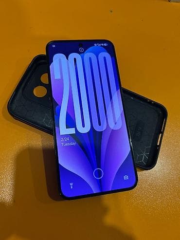 Смартфон с плоскими гранями и разъёмом USB‑C. На нижнем торце: порт