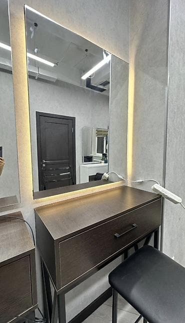 coffee table: Туалетный столик, Б/у, Со шкафом, цвет - Белый, Другой материал — 5