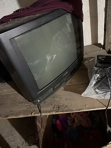 монитор 19: Телевизор кинескопный (CRT), диагональ примерно 21–25". Корпус черный — 1