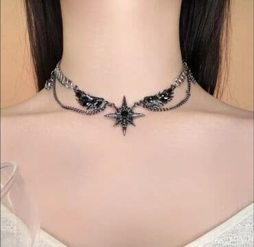 элегантное свадебное кружевное платье: Элегантное колье-чокер с многослойной цепью, выполненное в готическом — 2