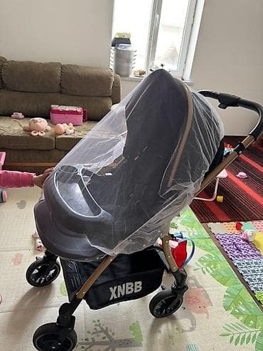 Коляскалар: Удобная детская коляска XNBB в черном цвете с рамой под дерево — 9