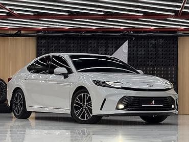 Toyota Camry: 2025 г., 2.5 л, Автомат, Гибрид, Седан