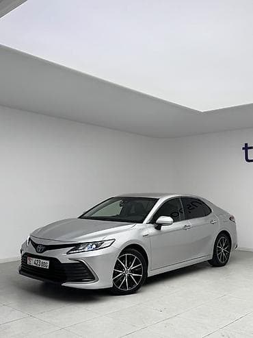 Toyota Camry: 2022 г., 2.5 л, Автомат, Гибрид, Седан