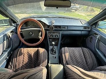 винтажные машины: Mercedes-Benz W124: 1990 г., Седан — 1