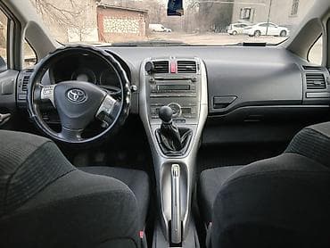авто японский: Toyota Auris: 2008 г., 2 л, Механика, Дизель, Хэтчбэк — 5