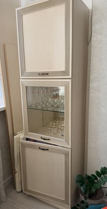 продаю бу кухонный шкаф: Модульная гостиная/стенка в классическом стиле, цвет светлый — 3