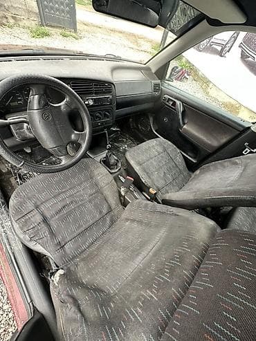 другие марки: Volkswagen Golf: 1993 г., 1.6 л, Ручные, Хэтчбэк — 3
