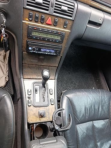 Mercedes-Benz E-Class: 1995 г., 3.2 л, Автомат, Седан — 8
