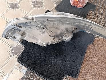 Передняя левая фара Toyota