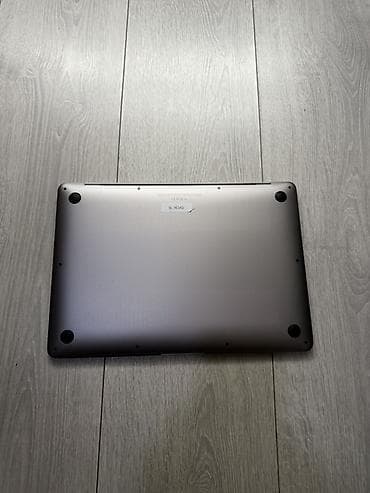 Ноутбуки и аксессуары: 💻 Apple MacBook Air 13” (2020, Silver) 	•	Процессор: Intel Core i3 1,1 — 3