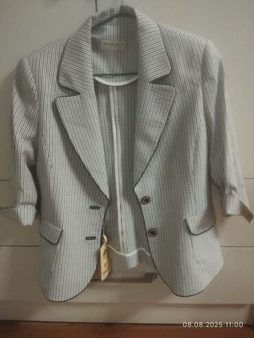 стильная женская одежда больших размеров оптом: Элегантный женский пиджак с укороченным рукавом, выполненный в — 4