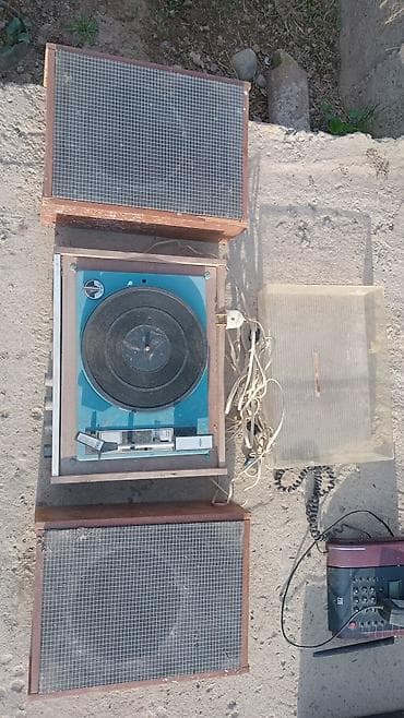 Раритет антиквариат старый советский граммофон россия. исправный и at lalafo.kg Раритет антиквариат старый советский граммофон россия. исправный и