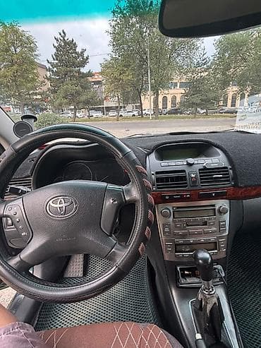 Транспорт: Toyota Avensis: 2005 г., 1.8 л, Механика, Бензин, Седан — 4