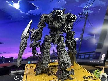 реалист: Фигурка-трансформер Megatron (inspired by Transformers, версия из — 2