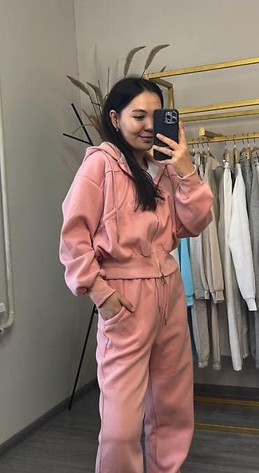 женские розовые пуловеры: Женский трикотажный костюм из двух предметов: худи на молнии и брюки — 1