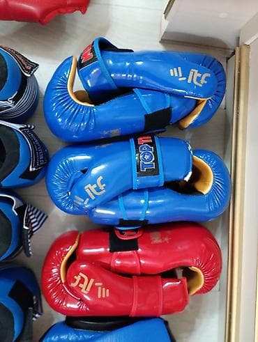 Шлемы: Экипировка для таэквондо/кикбоксинга TOP TEN (ITF) Состав набора: - — 2