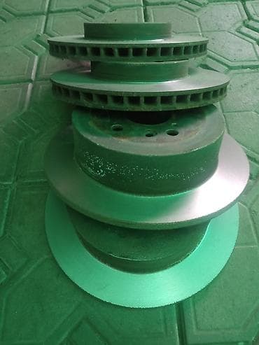 Автозапчасти: Задний тормозной диск Toyota 2004 г., Япония — 2