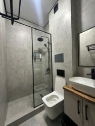 иссык ата отдых: Стильный номер-студия с собственной ванной комнатой - Просторная — 3