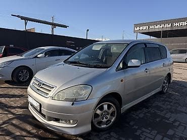 b class: Toyota Ipsum: 2002 г., 2.4 л, Автомат, Бензин, Минивэн — 1