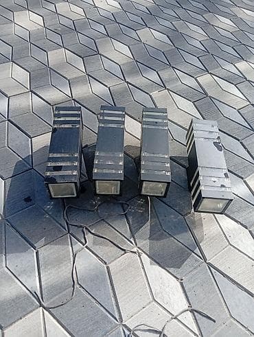 35 bit: Продаю наружное освещение для стены 4 шт в рабочем состоянии 220 волт — 3