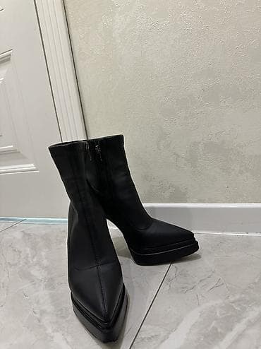 Кроссовки и спортивная обувь: Женские ботильоны на высоком каблуке с платформой.Размер 37 в — 7