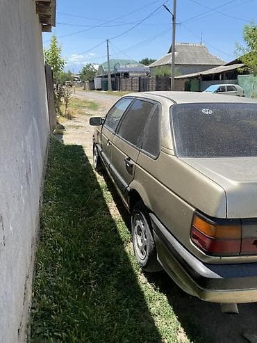 Volkswagen Passat: 1990 г., 1.8 л, Механика, Бензин, Седан — 3