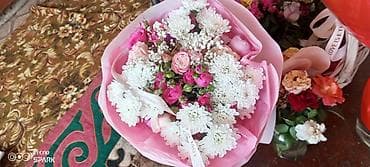 Нежные цветочные букеты в светло‑розовой упаковке. Состав (варианты)