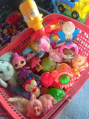 Детские ходунки: Продаю игрушки разные б/у. машинки, куклы,погремушки и т.п. За всё — 2