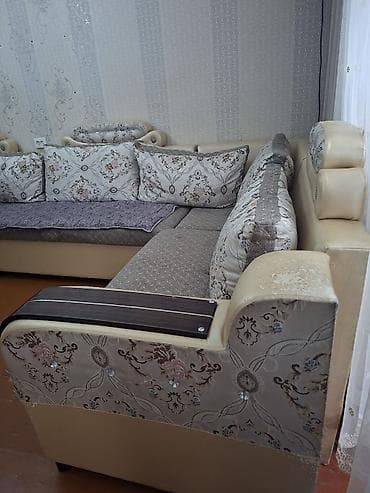 Угловые диваны: Угловой диван, C подушками — 1