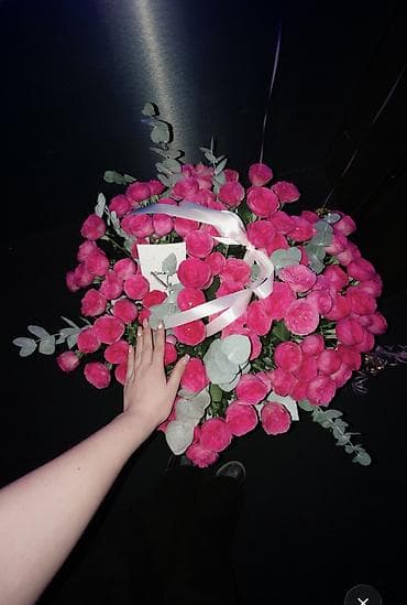 Сотни плотных бутонов ярко‑розовых ранункулюсов с акцентами из at lalafo.kg Сотни плотных бутонов ярко‑розовых ранункулюсов с акцентами из