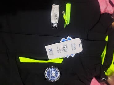 Куртки: Зимняя куртка для мальчика в возрасте наверное от6 до 9лет.цена — 2