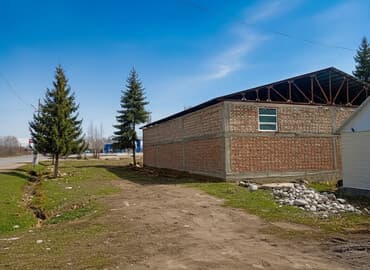 Продается просторное промышленное здание из кирпича. Объект имеет at lalafo.kg Продается просторное промышленное здание из кирпича. Объект имеет