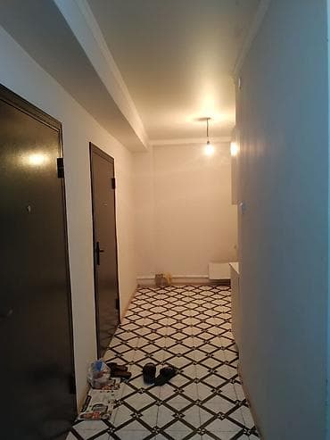 квартира гостничного типа: Продаю 1-кв. гостиничного типа, комната с балконом, дверь — 5